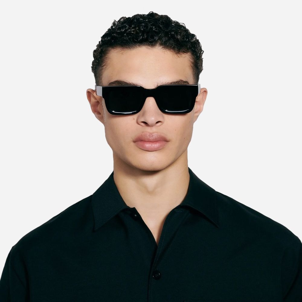 Model 05 - Black