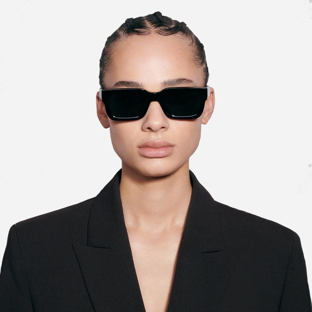 Model 05 - Black