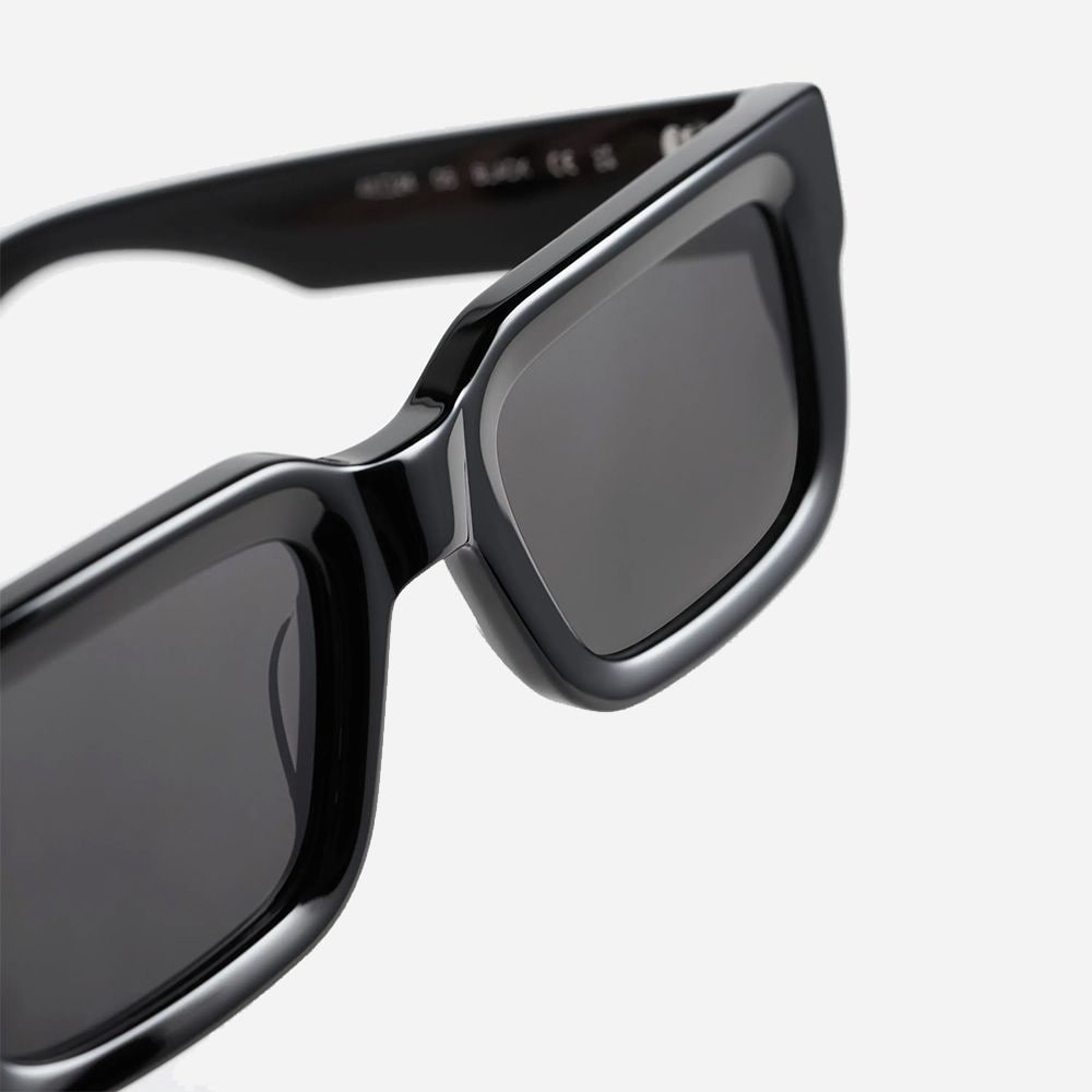 Model 05 - Black
