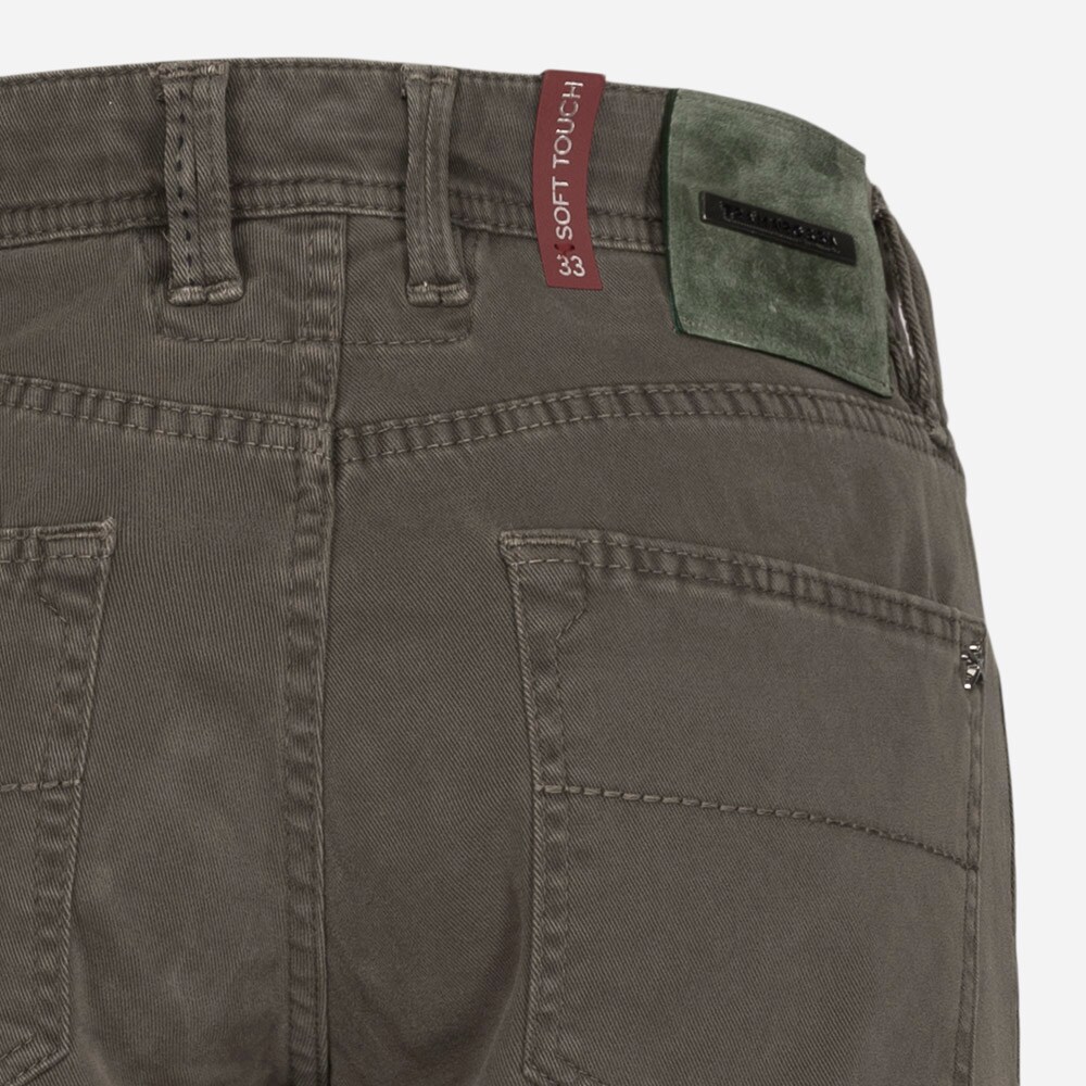 Leonardo Bull B039 0299 Military