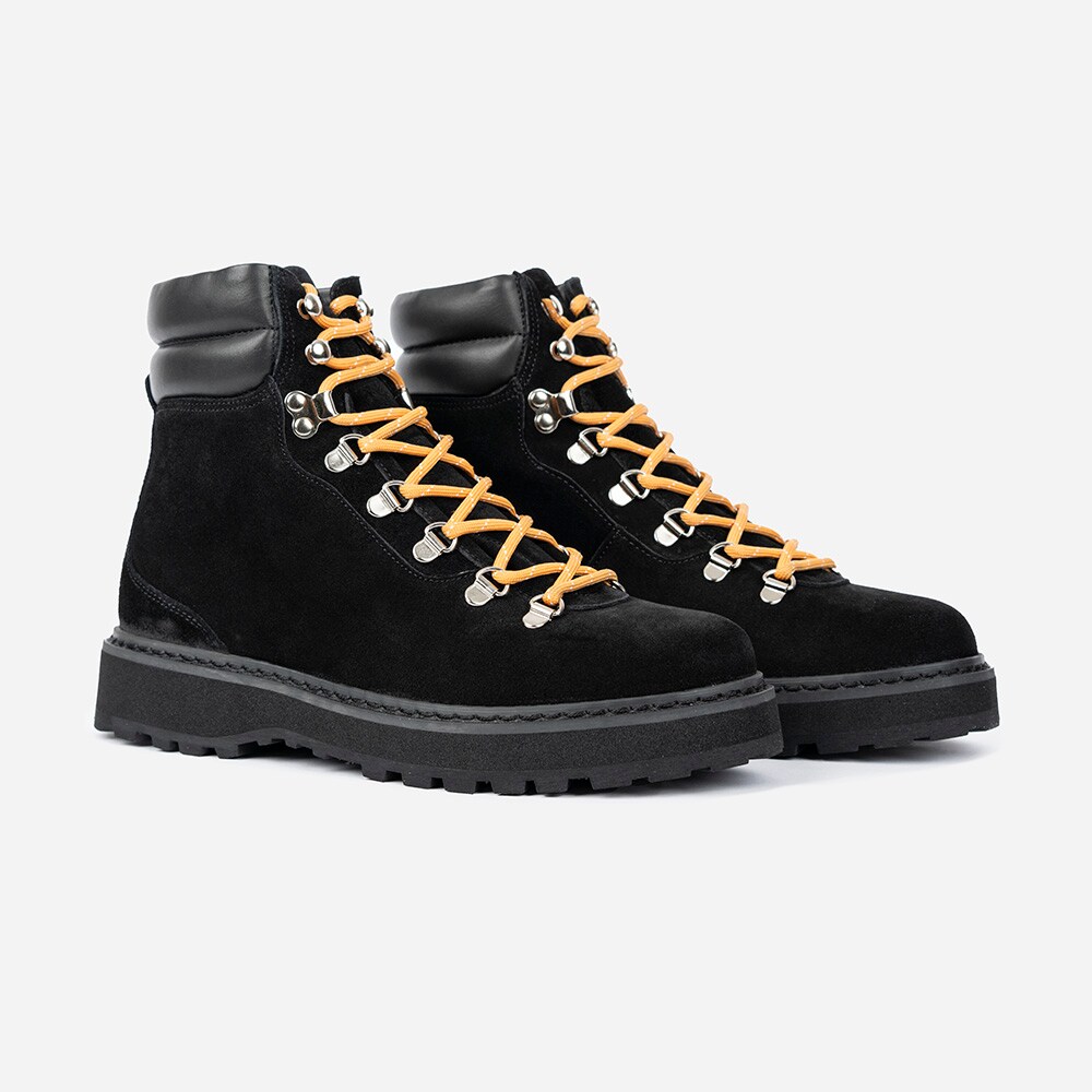 Hiking Black
