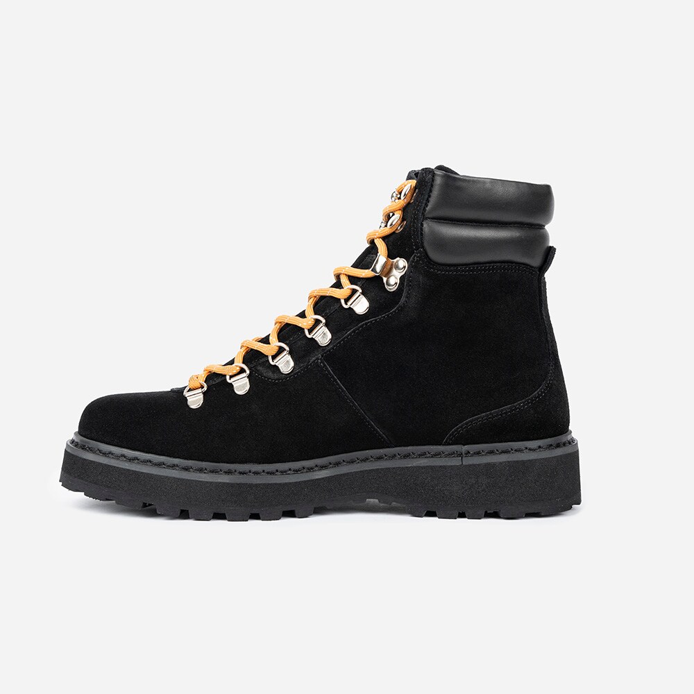 Hiking Black
