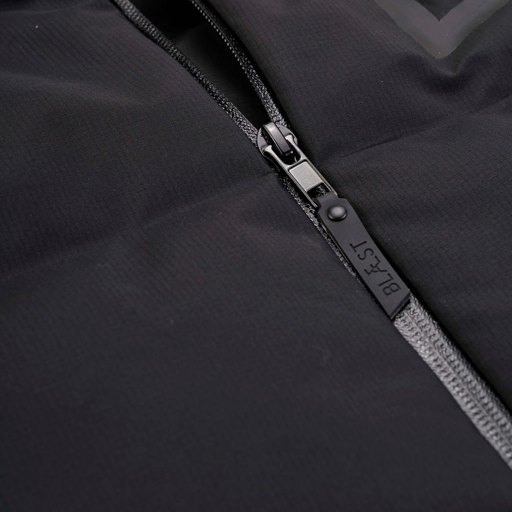 Emblem Vst - Black