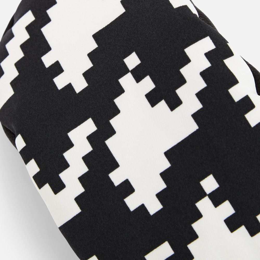 Davos Mitts - Houndstooth Black/ Snow White