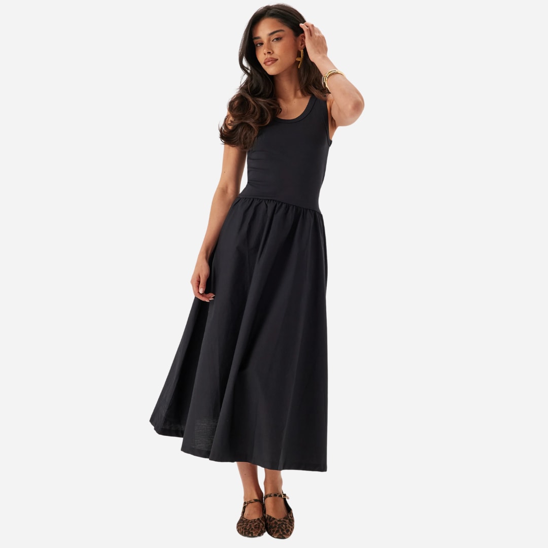 Ermeløs Midikjole I Jersey -  Black