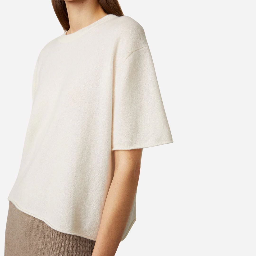 The Cila T-Shirt - Cream
