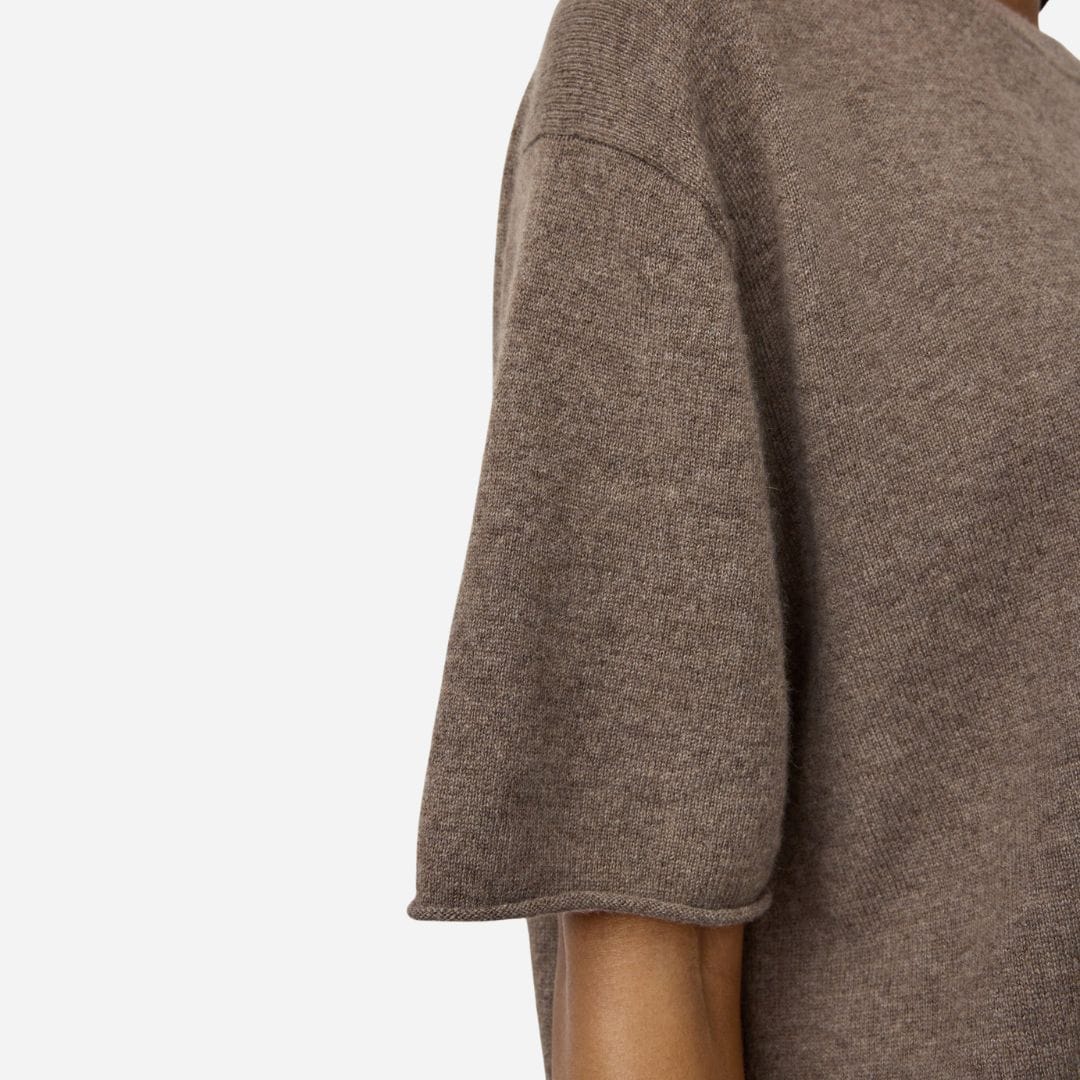 The Cila T-Shirt - Truffle